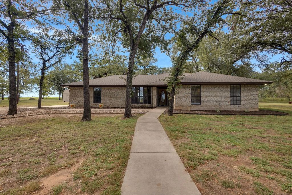 309 County Road 3418, Bridgeport