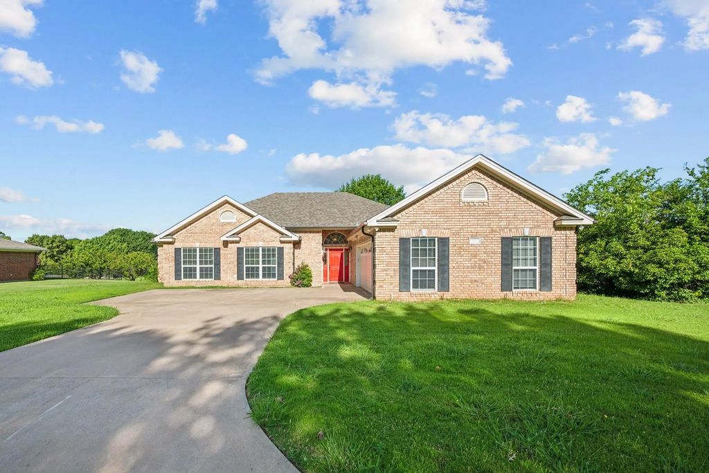1071 N Maple Street, Muenster