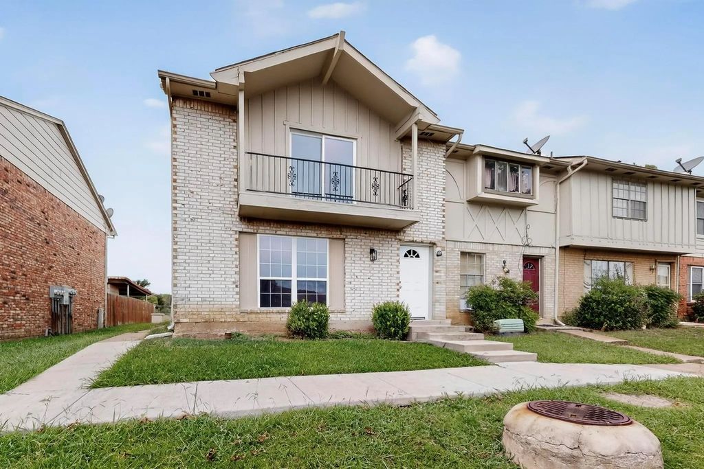 32 W Creek Lane 2, Grand Prairie