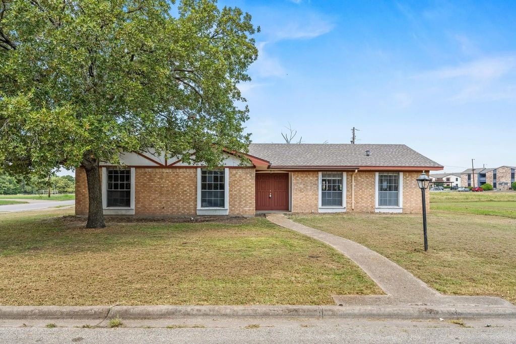 1312 Tammy Avenue, Corsicana