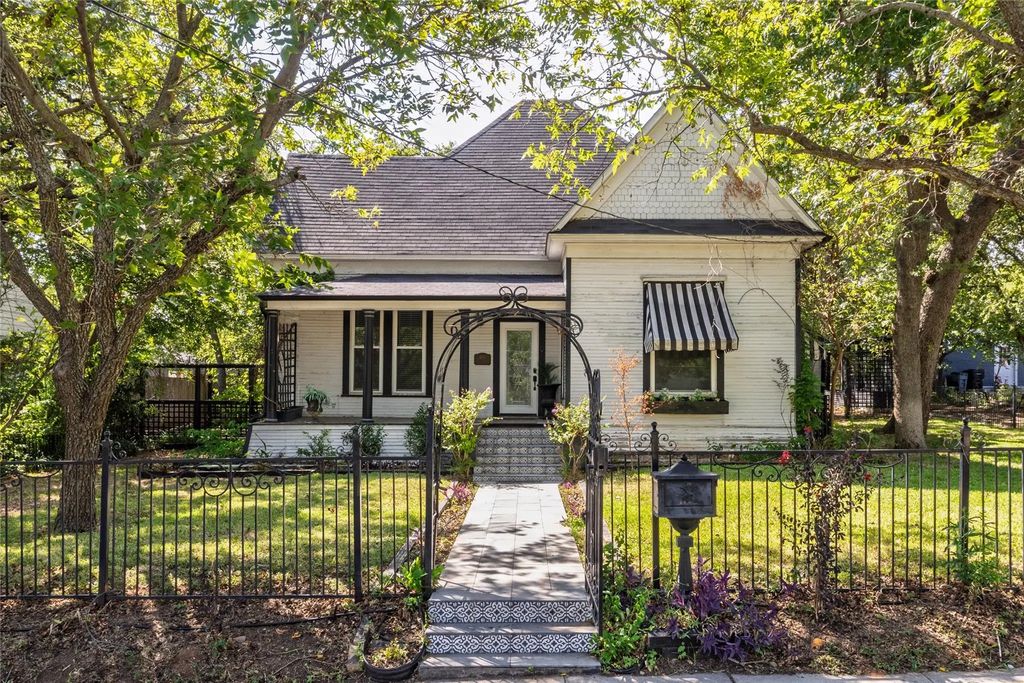 824 S Alamo, Weatherford