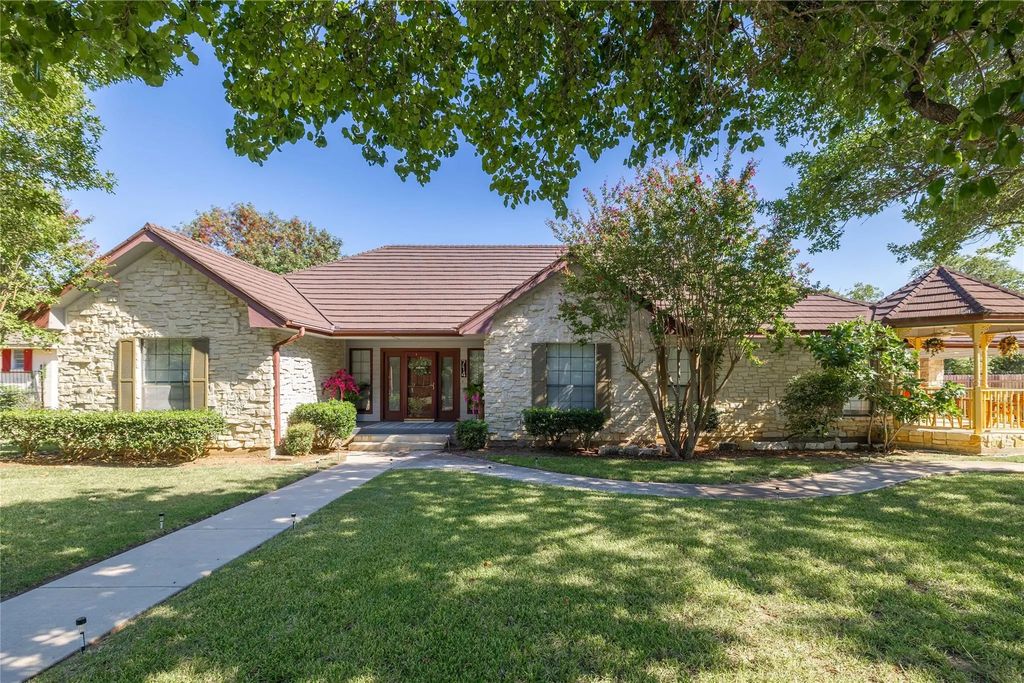 714 Quail Run, Brownwood