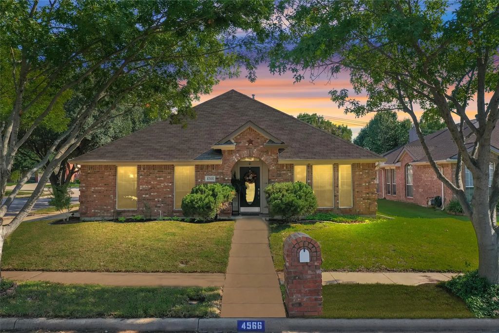 4566 Sunswept Court, Fort Worth