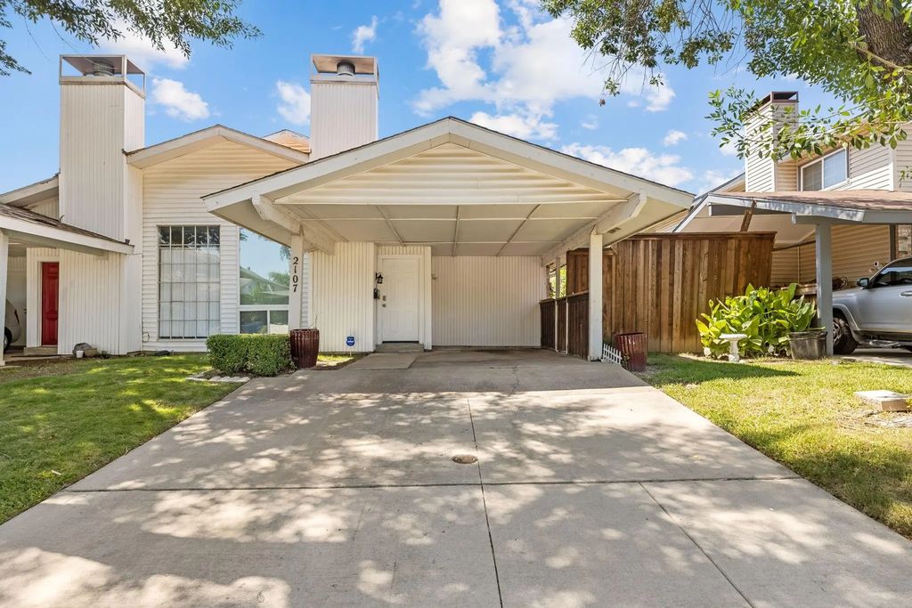 2107 Via Balboa, Carrollton