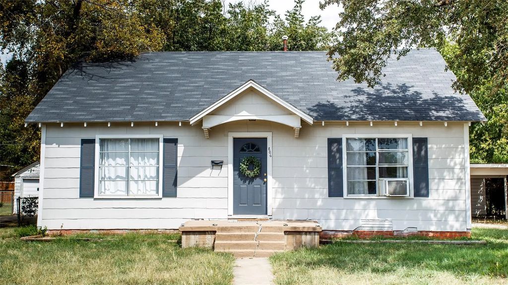 806 W Oak, Olney