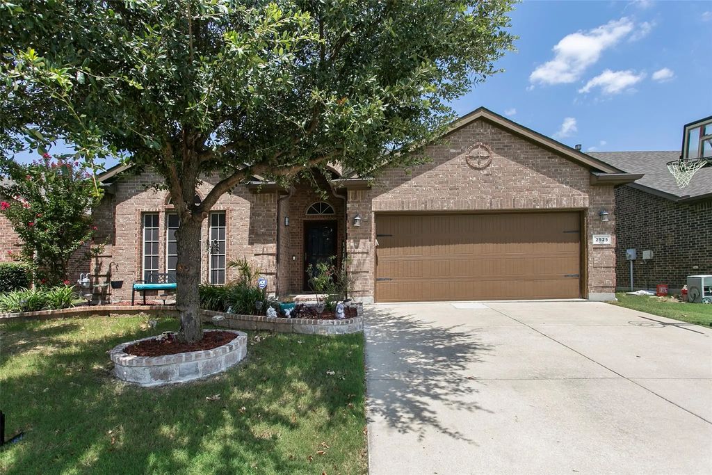 2525 Canyon Wren Lane, Fort Worth