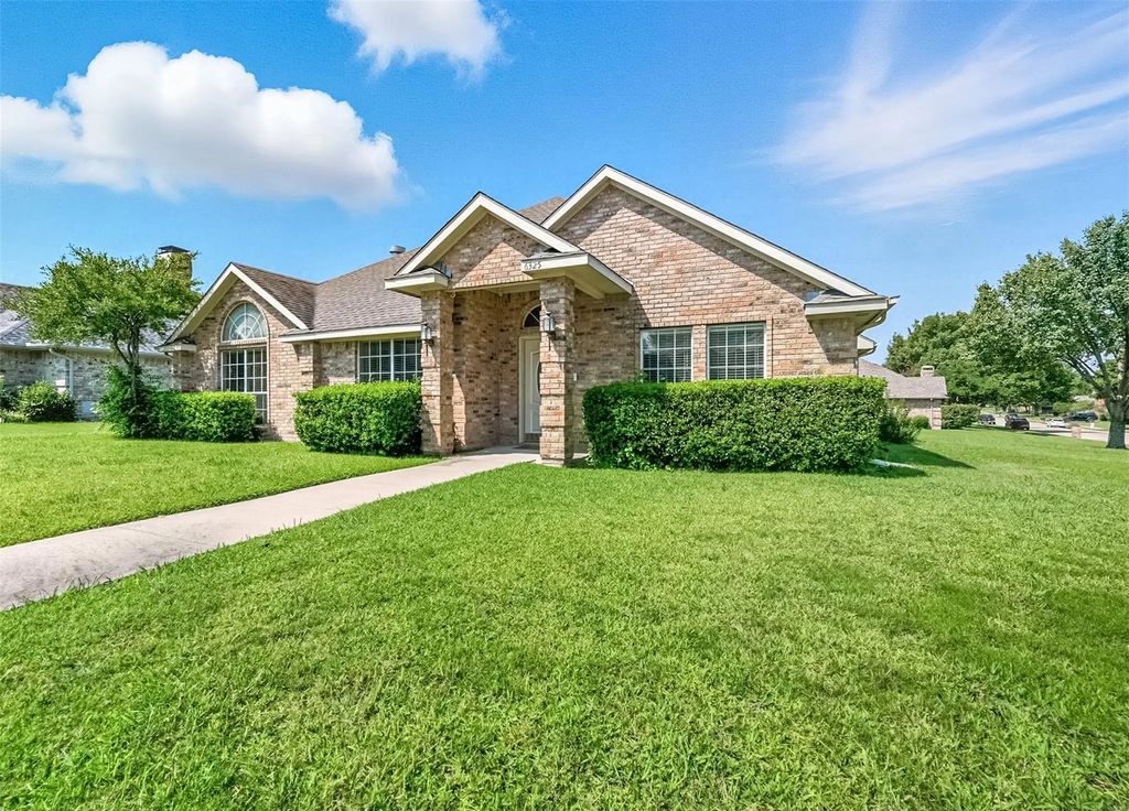 6325 Ahnee Drive, Rowlett