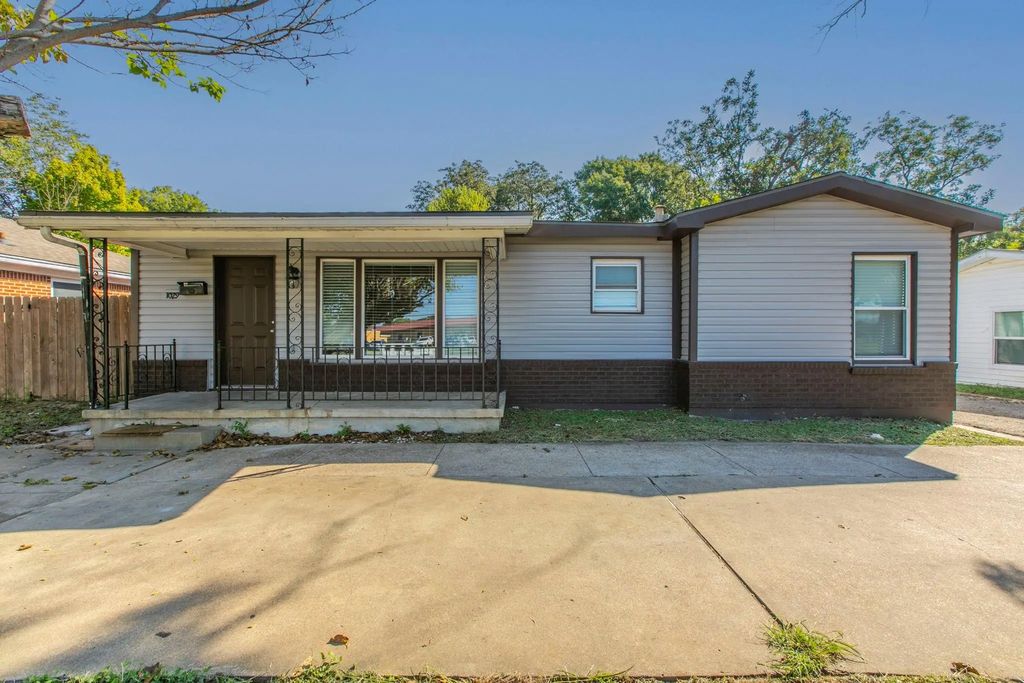 1029 N New Road, Waco