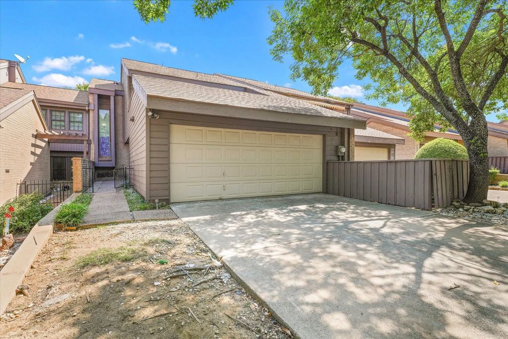 735 Oakwood Trail, Fort Worth
