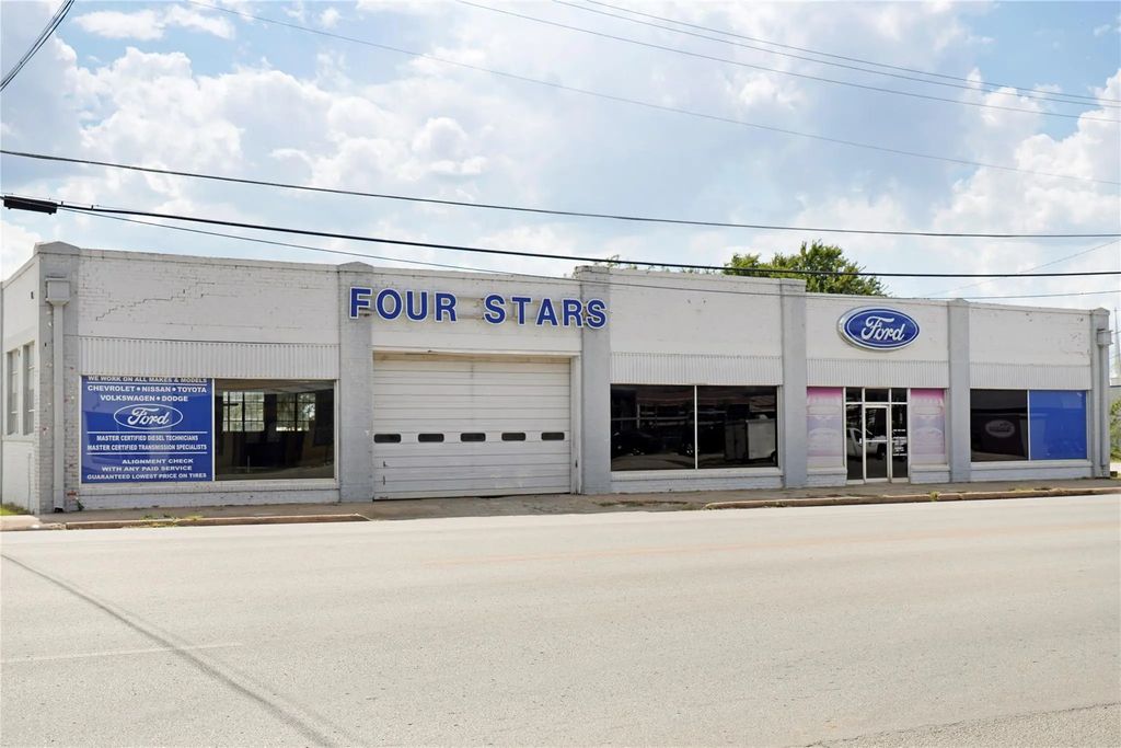 205 W Belknap Street, Jacksboro