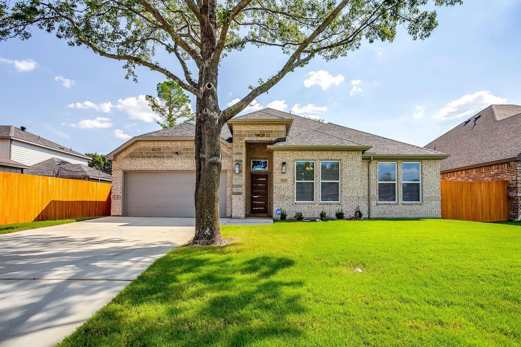 1025 E Coral Way, Grand Prairie
