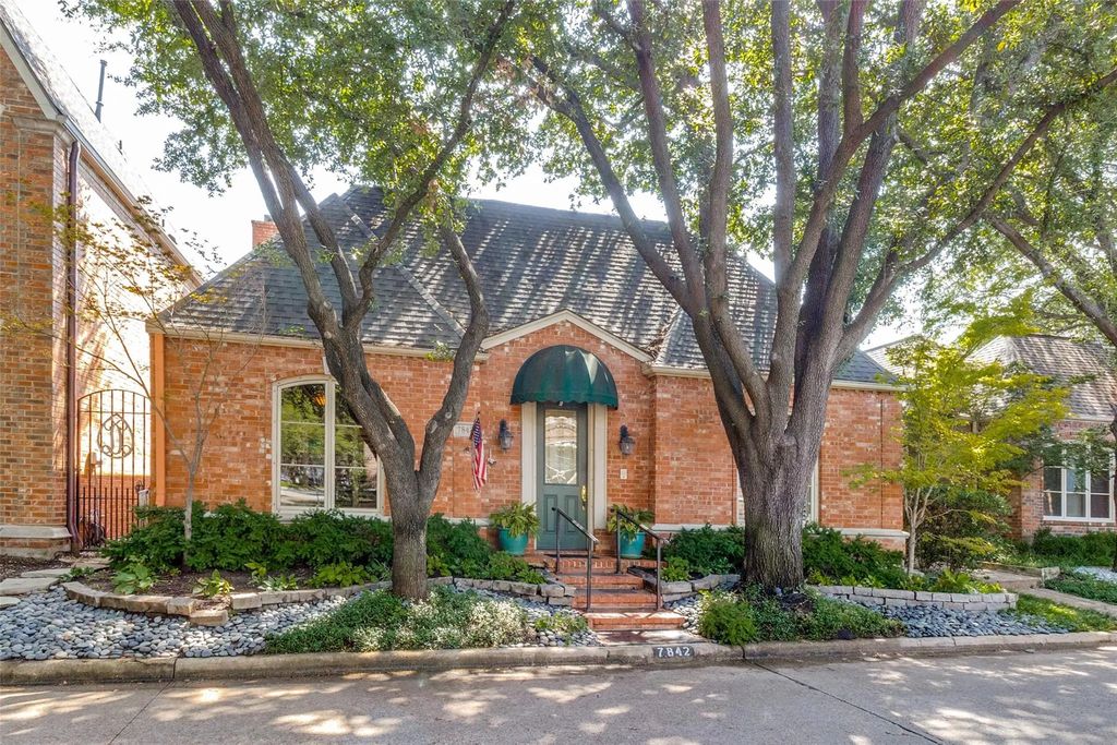 7842 Caruth Court, Dallas