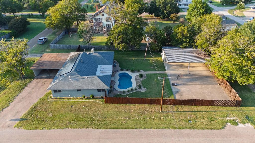 500 N Neches Street, Whitney