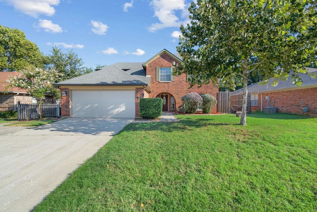 339 Stately Oak Lane, Lake Dallas