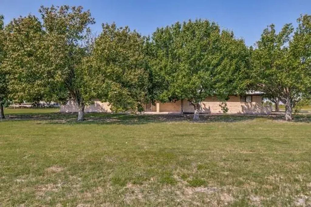390 Fm 547, Farmersville