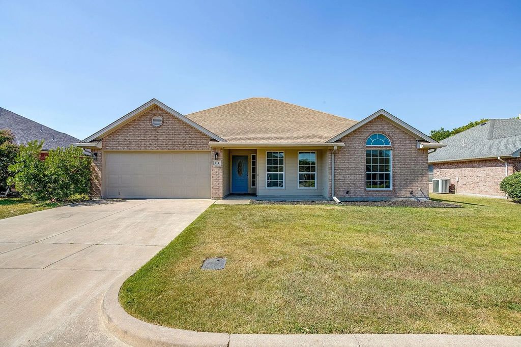 214 Rose Avenue, Cleburne