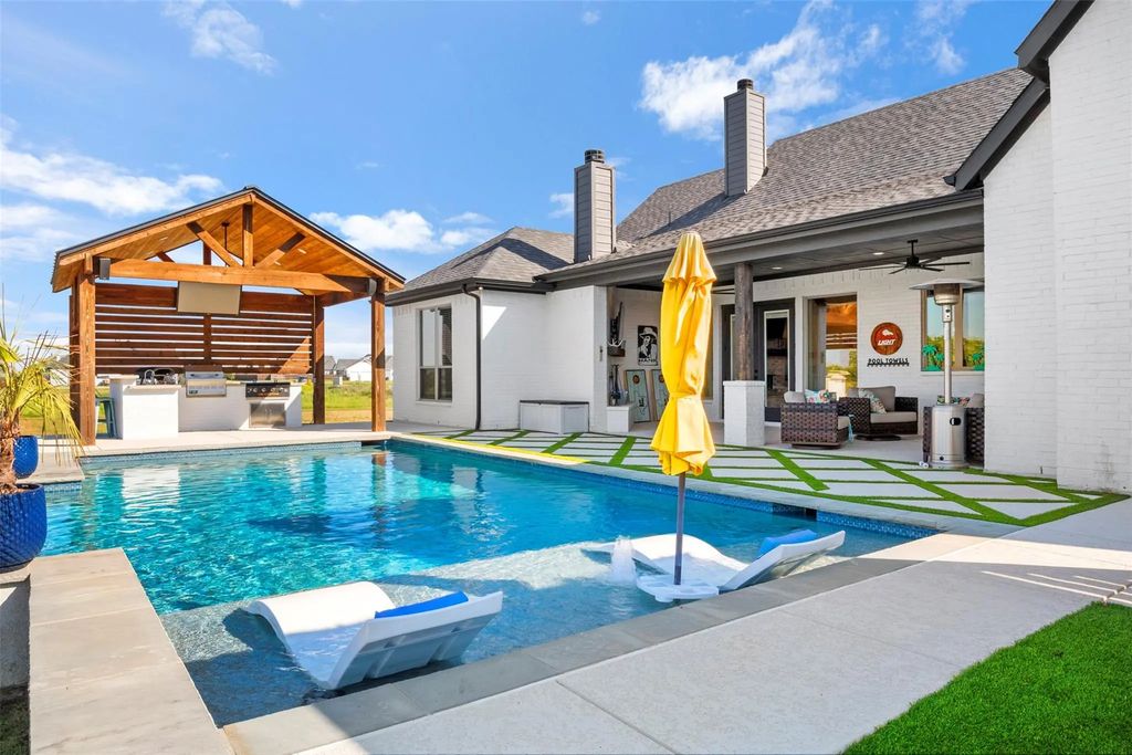 731 Red Tail Road, Waxahachie