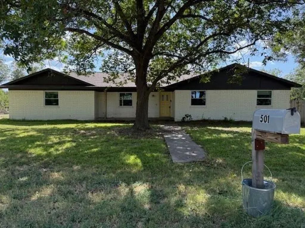 501 N Emerson Street, Mart