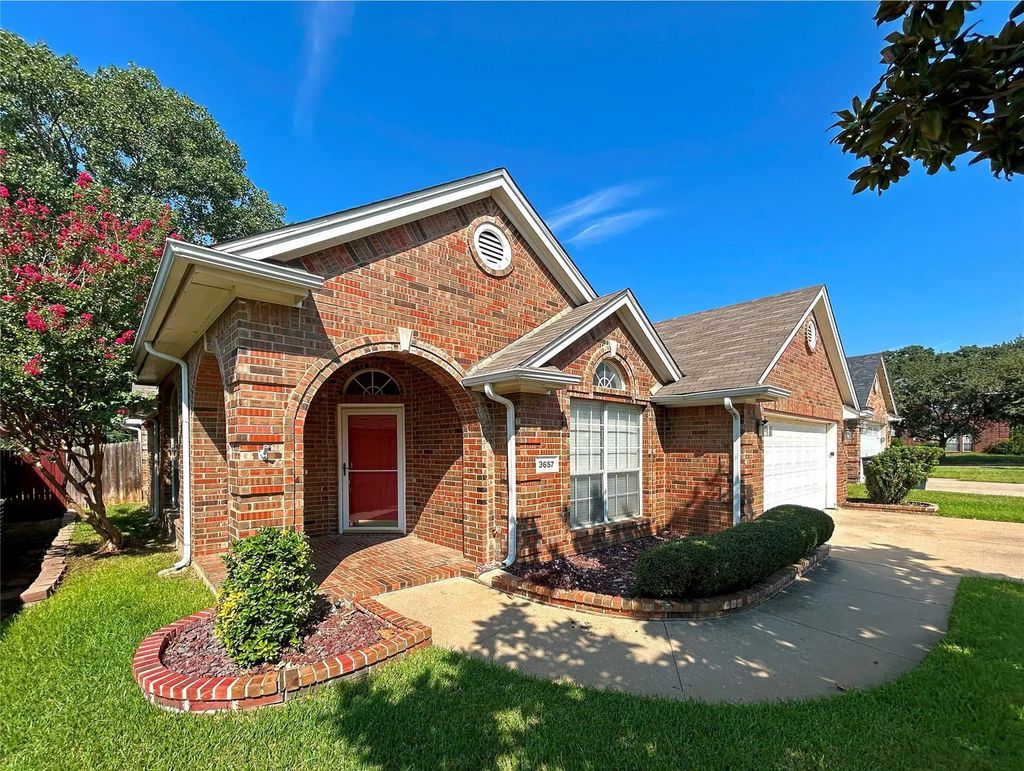 3657 Blue Spruce Drive, Fort Worth