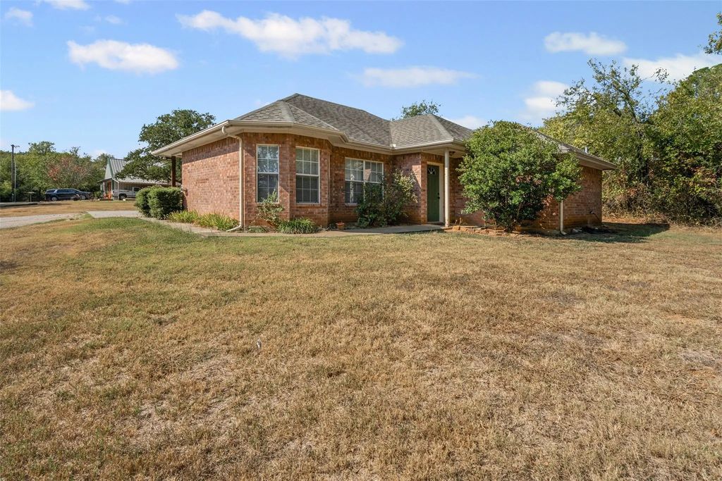 904 E 3rd B Street, Weatherford