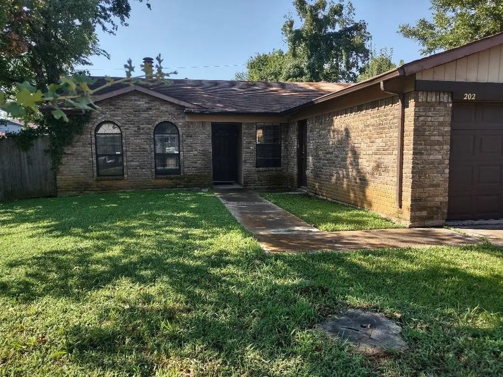 202 Royal Field Drive, Arlington