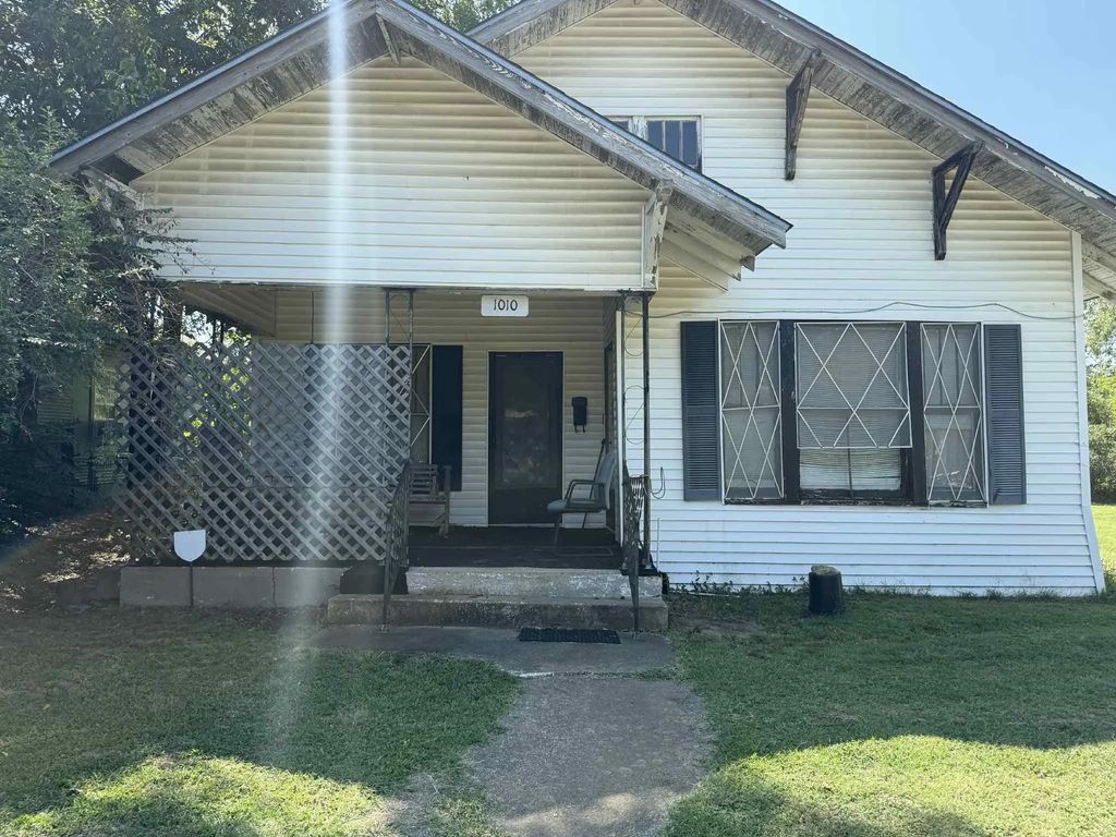 1010 W Woodard Street, Denison
