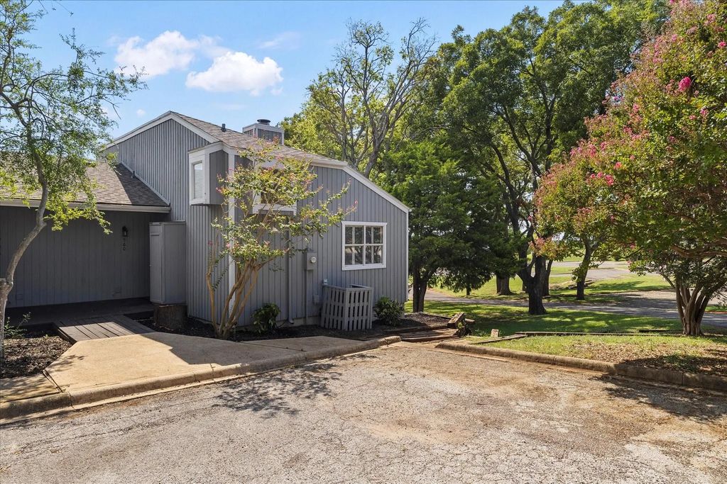 560 Yacht Club Drive, Rockwall