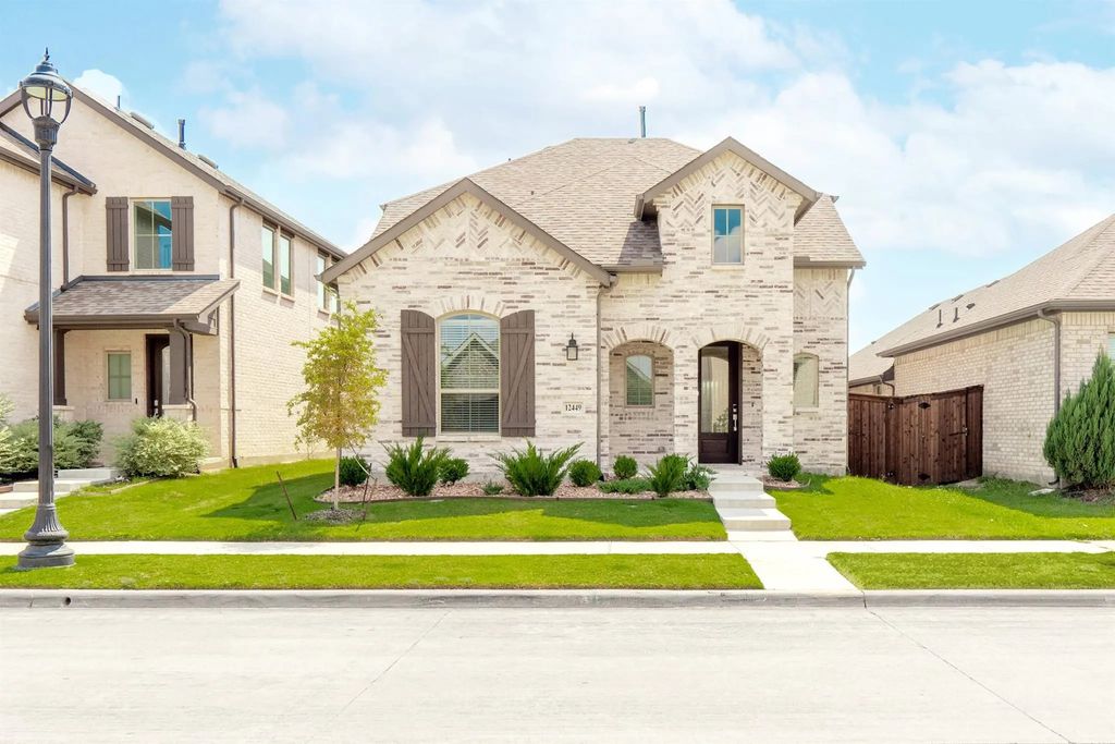 12449 Iveson Drive, Fort Worth