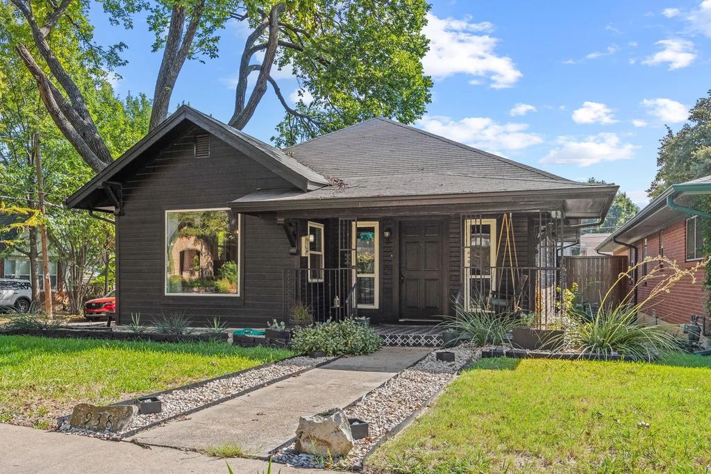 938 N Clinton Avenue, Dallas