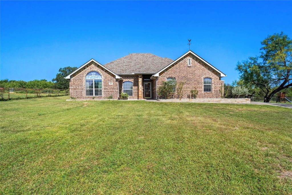 177 Lost Oak Drive, Azle