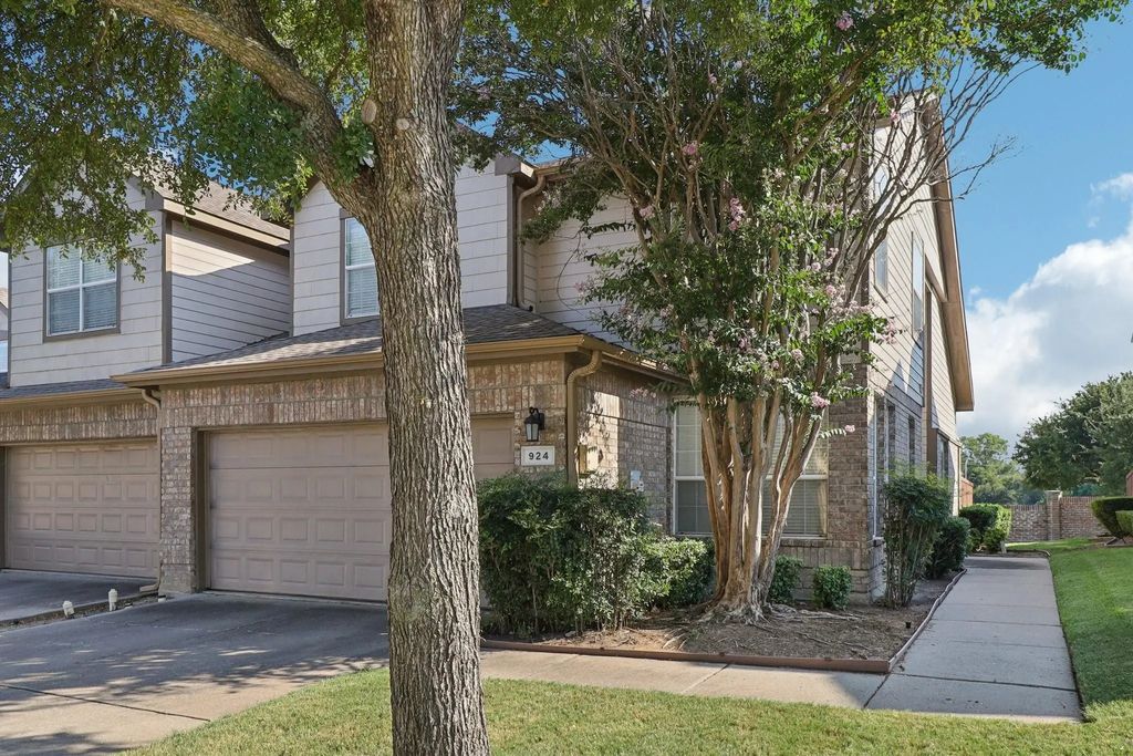 924 Avondale Lane, Plano