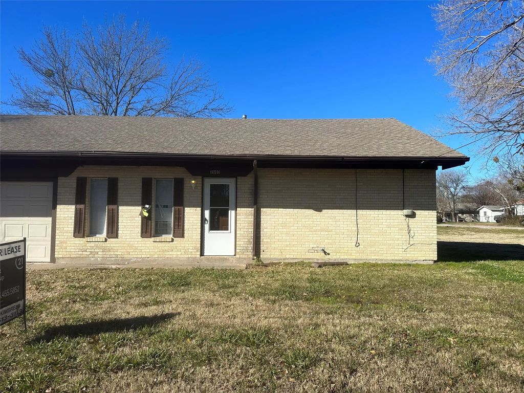 2603 Mayo Street, Commerce
