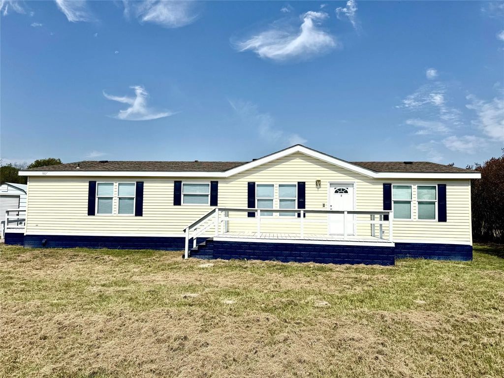8807 Rodeo Drive, Terrell
