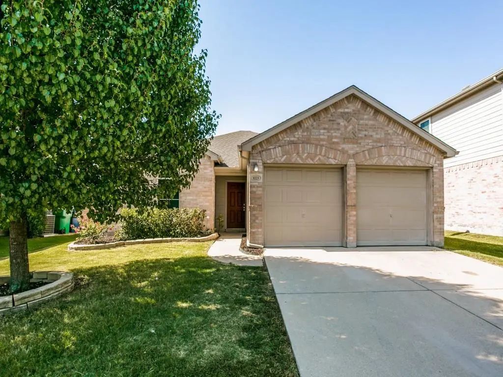 1223 Mockingbird Drive, Aubrey