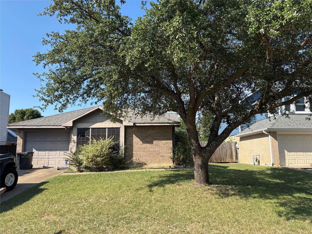 10228 Blue Bell Drive, Fort Worth