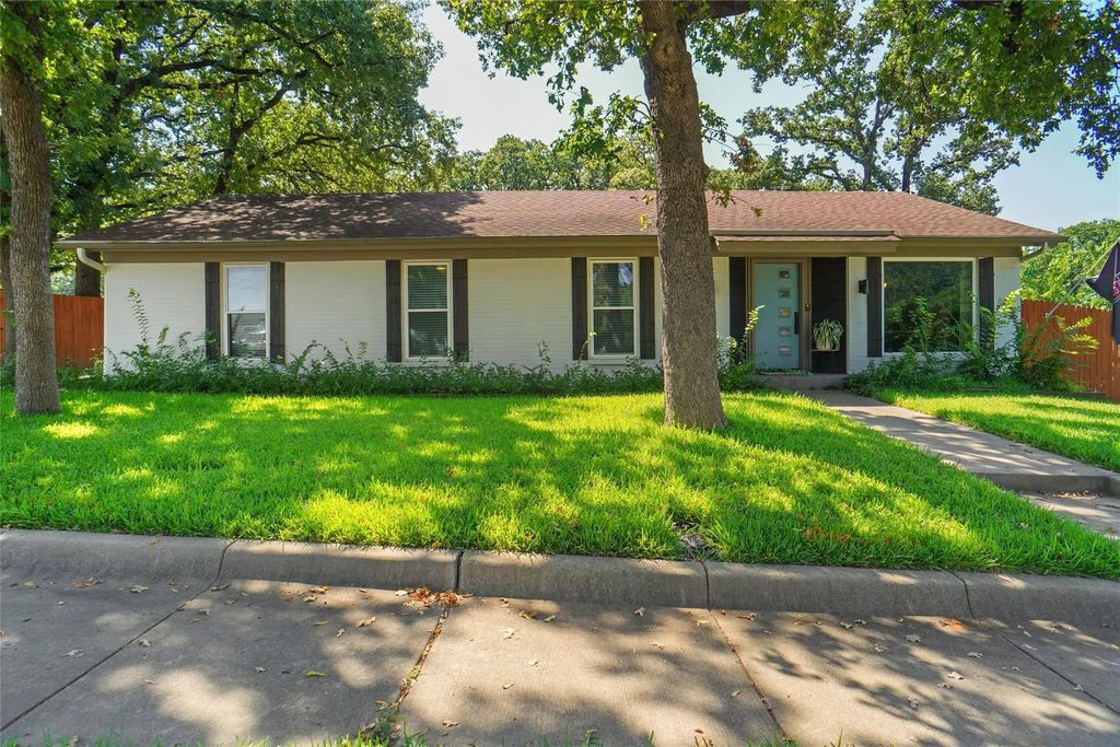 101 W Ash Lane, Euless
