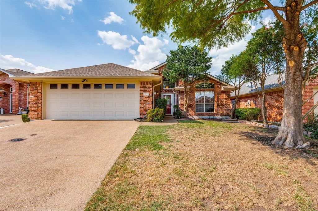 717 Dogwood Lane, Waxahachie