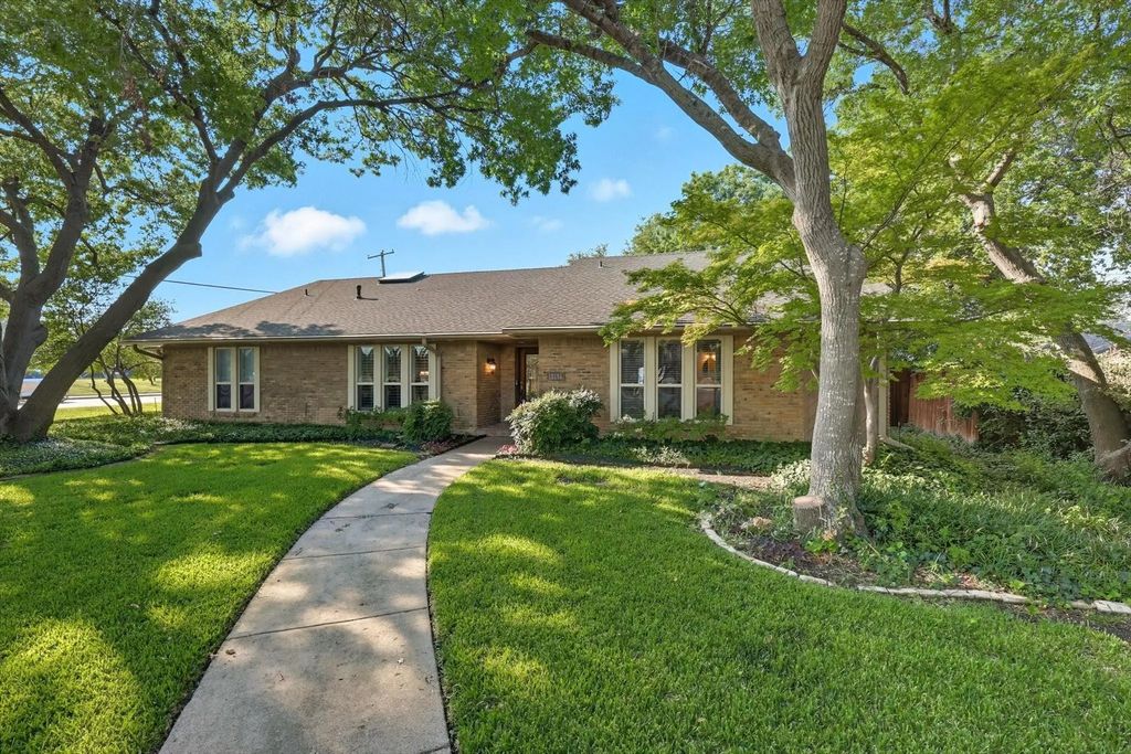 15105 Meandering Place, Dallas