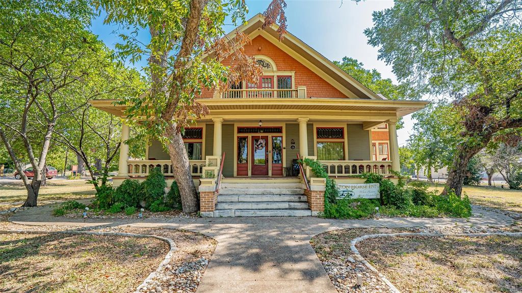 616 Thorp Spring Road, Granbury