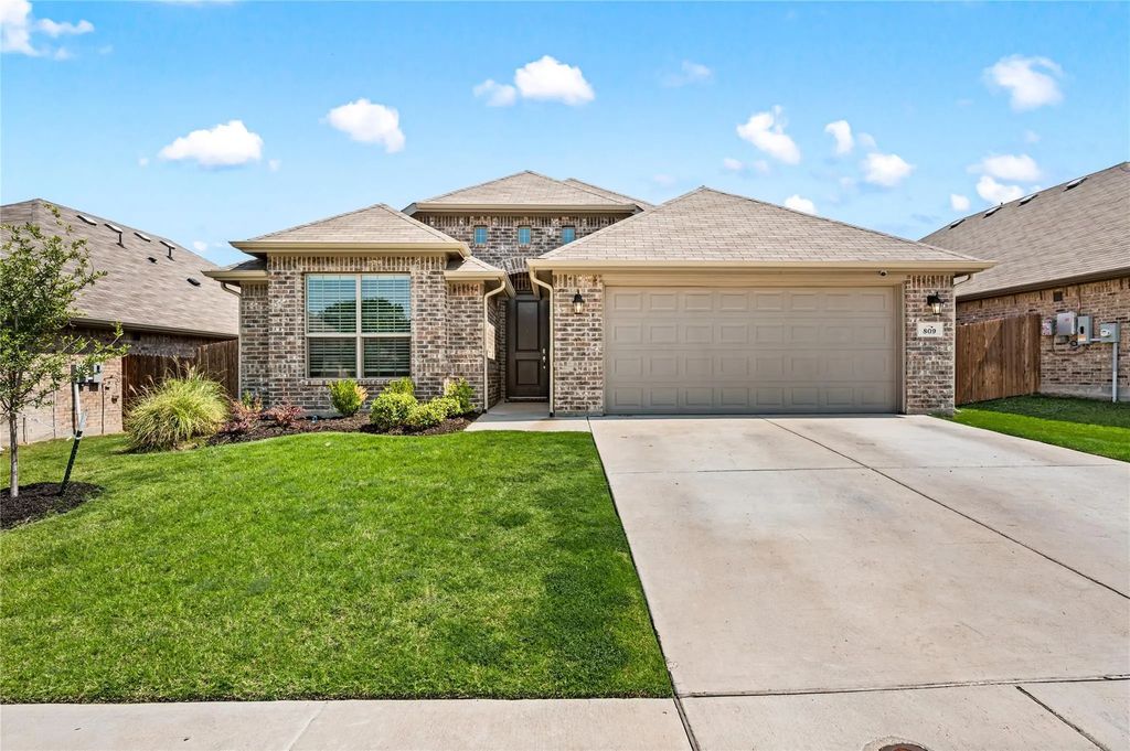 809 Long Iron Drive, Fort Worth