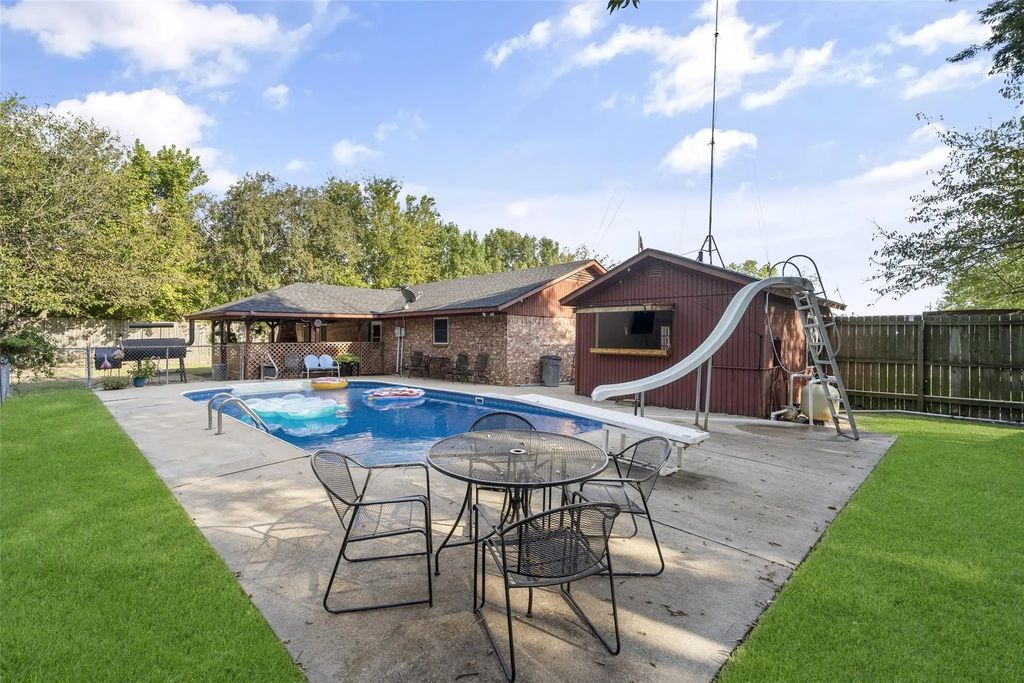 304 E Thomas Street, Leonard
