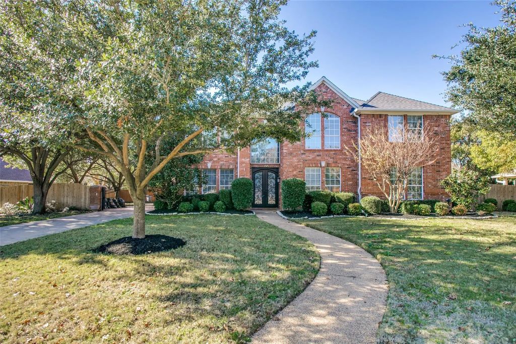 206 Lake Crest Drive, Southlake