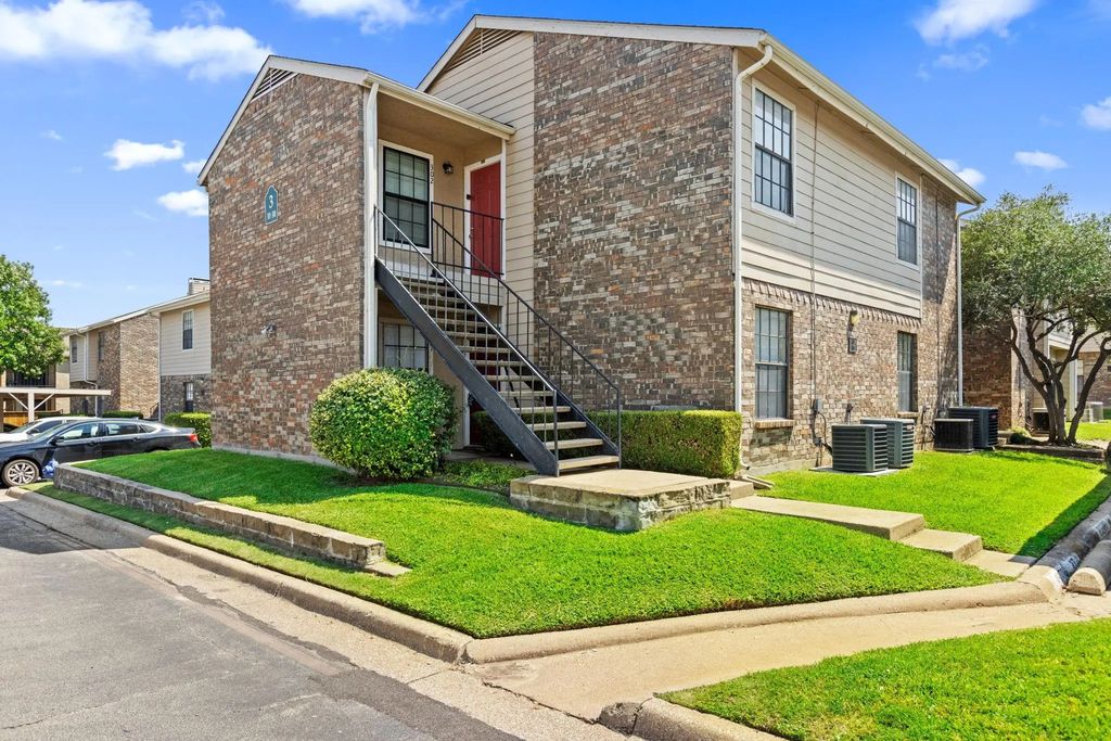 4748 Old Bent Tree Lane 301, Dallas