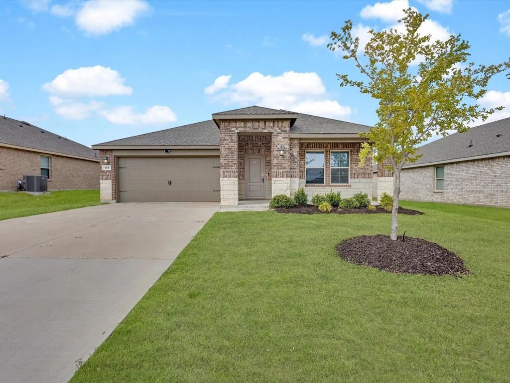 113 Ginger Avenue, Anna