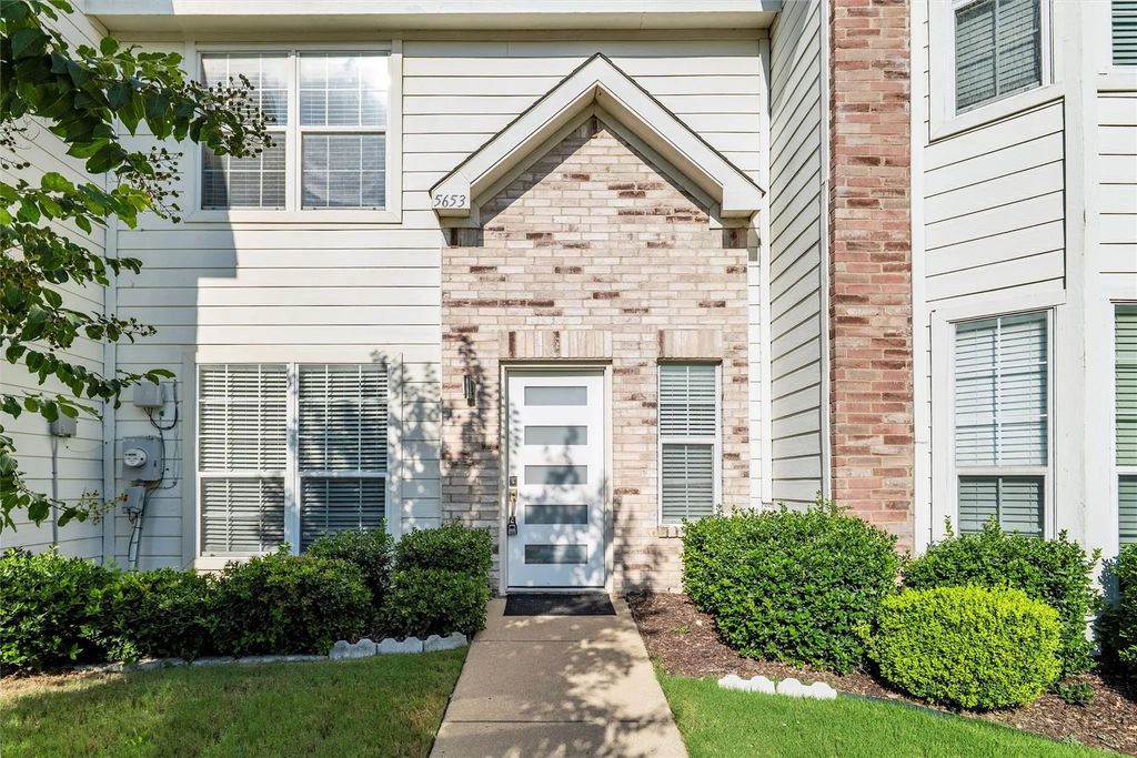 5653 Giddyup Lane, Fort Worth
