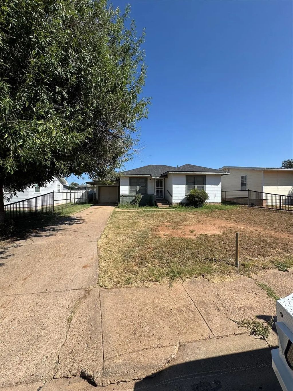 207 34th Street, Snyder