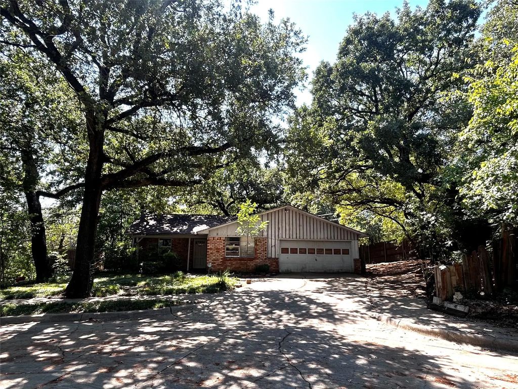 614 Lakeside Drive, Irving