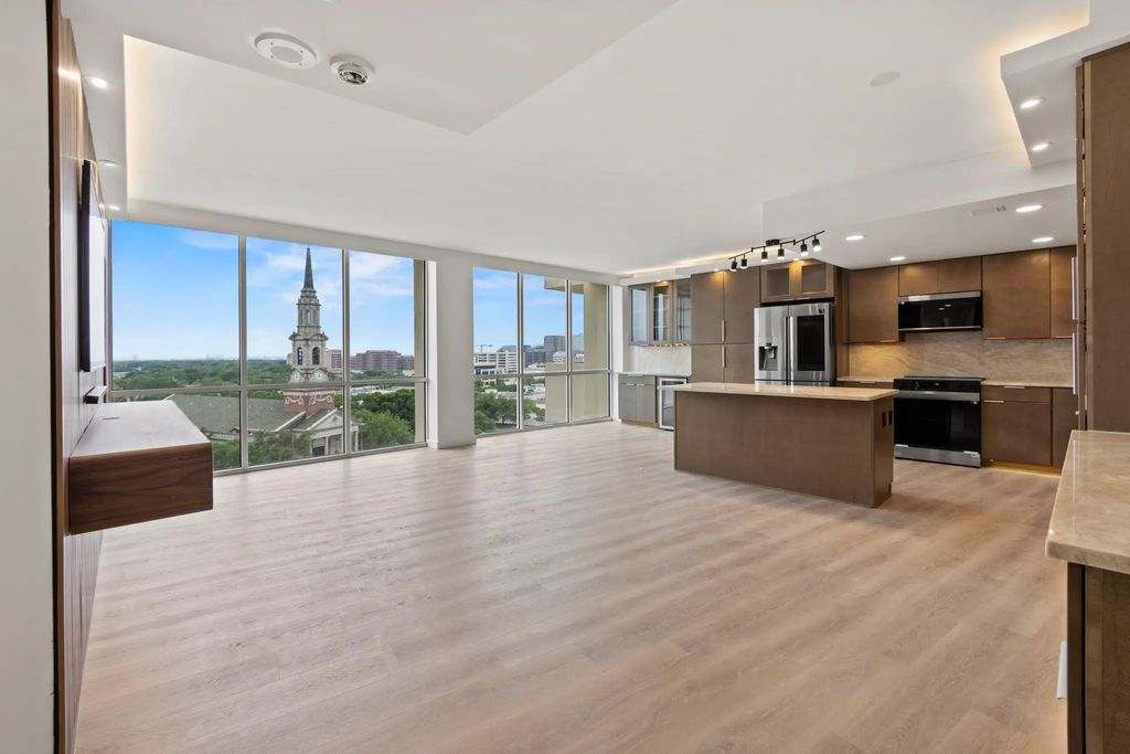 6211 W Northwest Highway 1007, Dallas