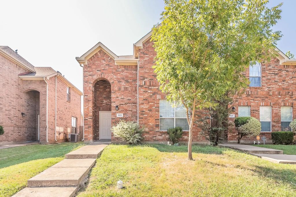 923 Jamie Drive, Grand Prairie