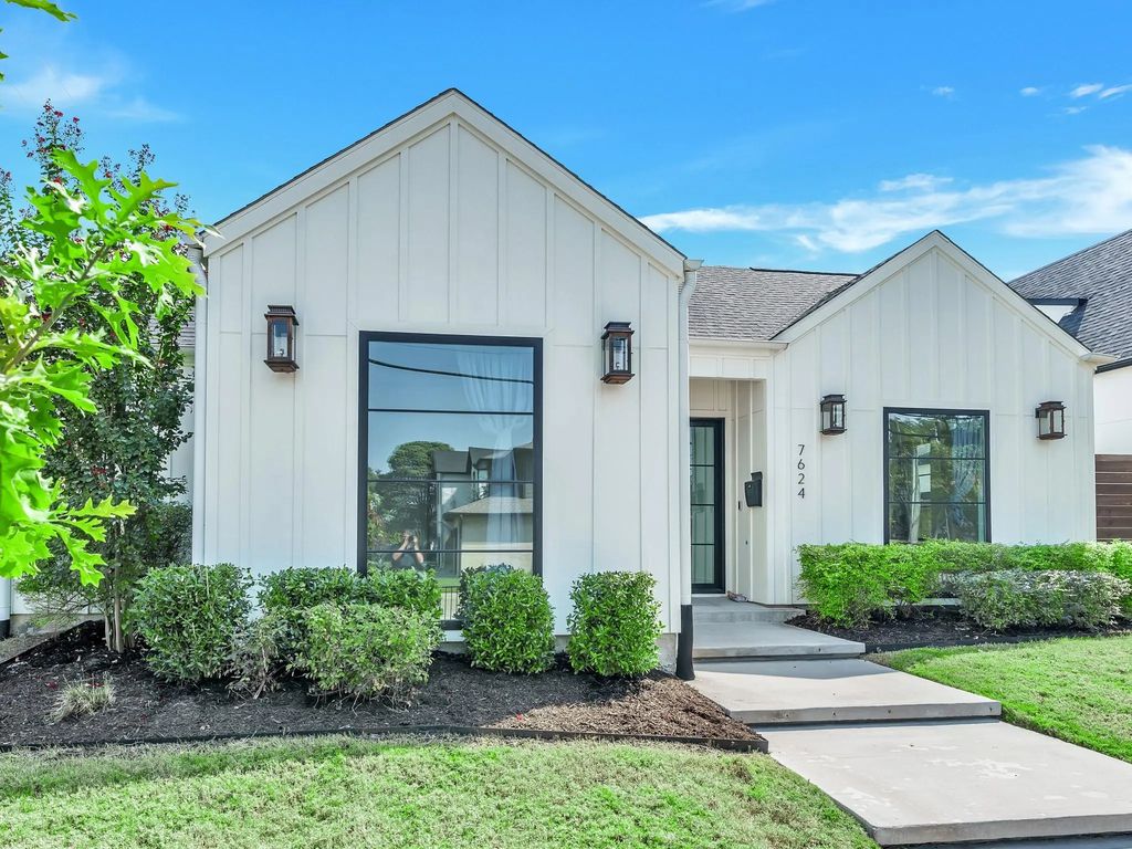 7624 Roper Street, Dallas